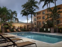 Courtyard Miami Lakes 3*