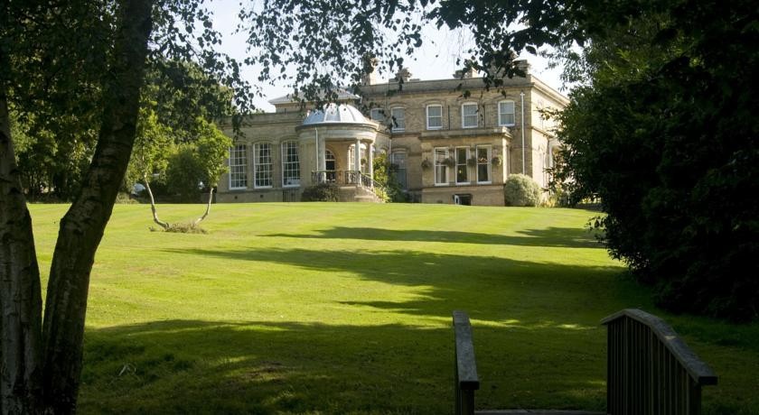 De Vere Venues Ponsbourne Park 3*