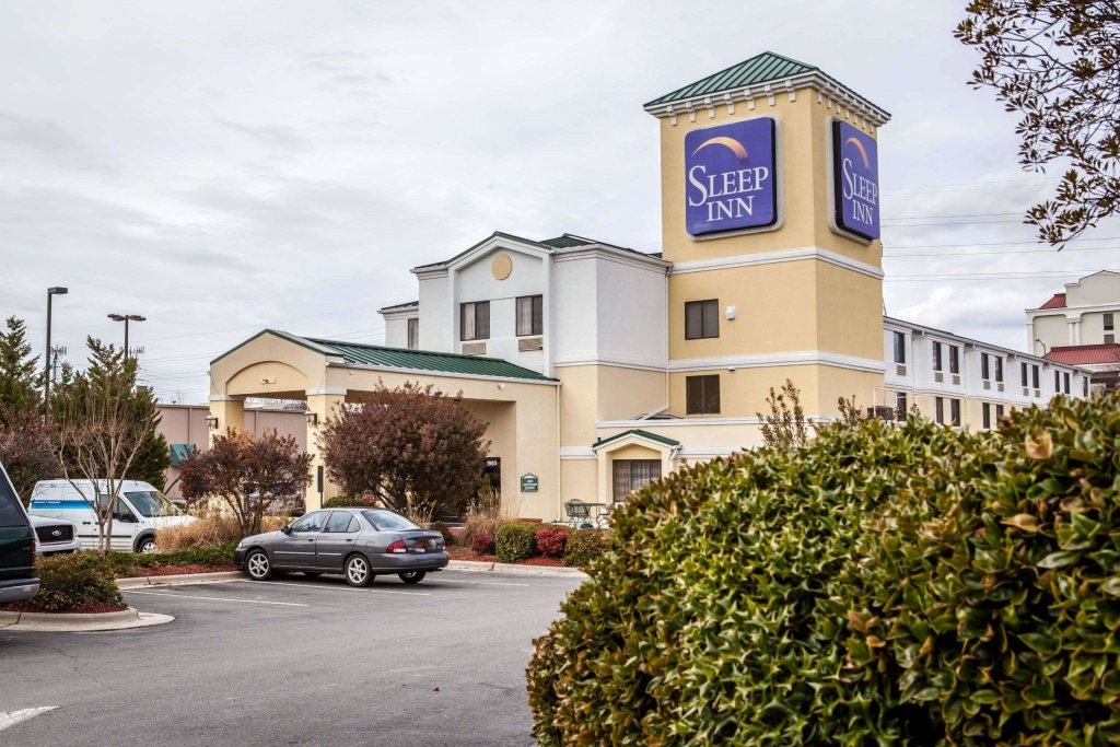 Sleep Inn Hanes Mall 2*