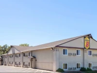 Super 8 Higginsville 2*