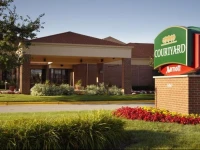 Courtyard Milwaukee Brookfield 3*