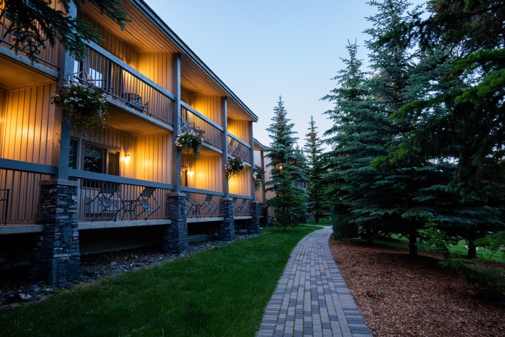Tunnel Mountain Resort 3*