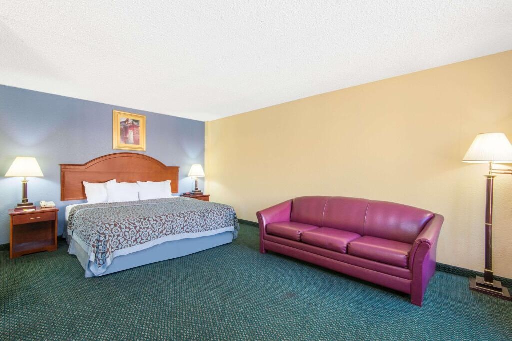 Days Inn and Suites Wichita East 2*