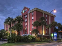 Holiday Inn Express Miami Springs 2*