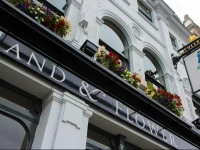 Hand & Flower 
