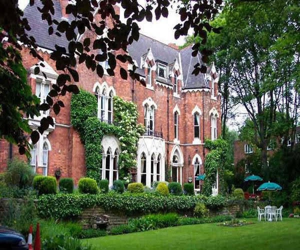 Cliff Lawn Hotel 4*