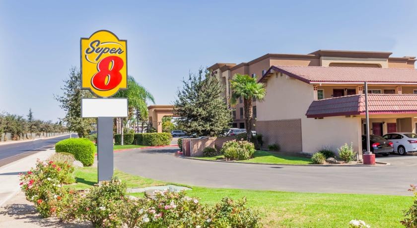 Super 8 Visalia 2*