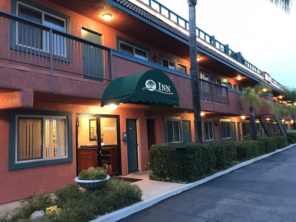 Oakridge Inn 2*