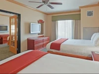 Holiday Inn Express & Suites Bakersfield Central 3*