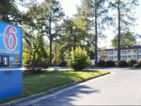 Motel 6 Williamsburg 2*