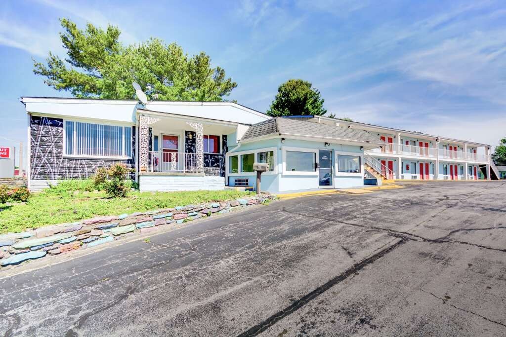 Knights Inn Berea 2*