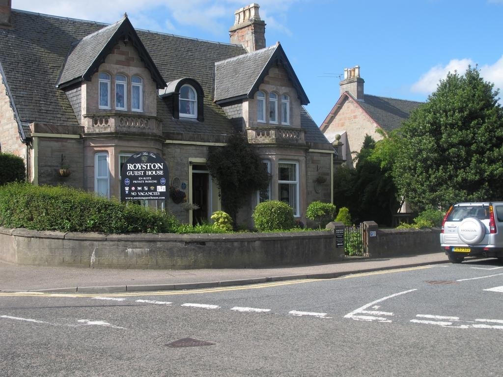 Royston Guest House 3*