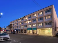 Brighton Suites Hotel 3*