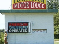 Frontier Motor Lodge 4*