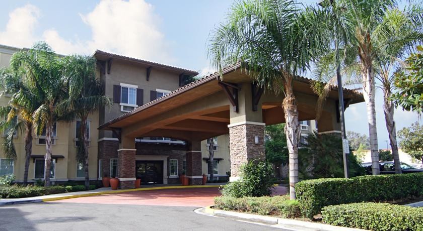 Ontario Grand Inn & Suites 3*