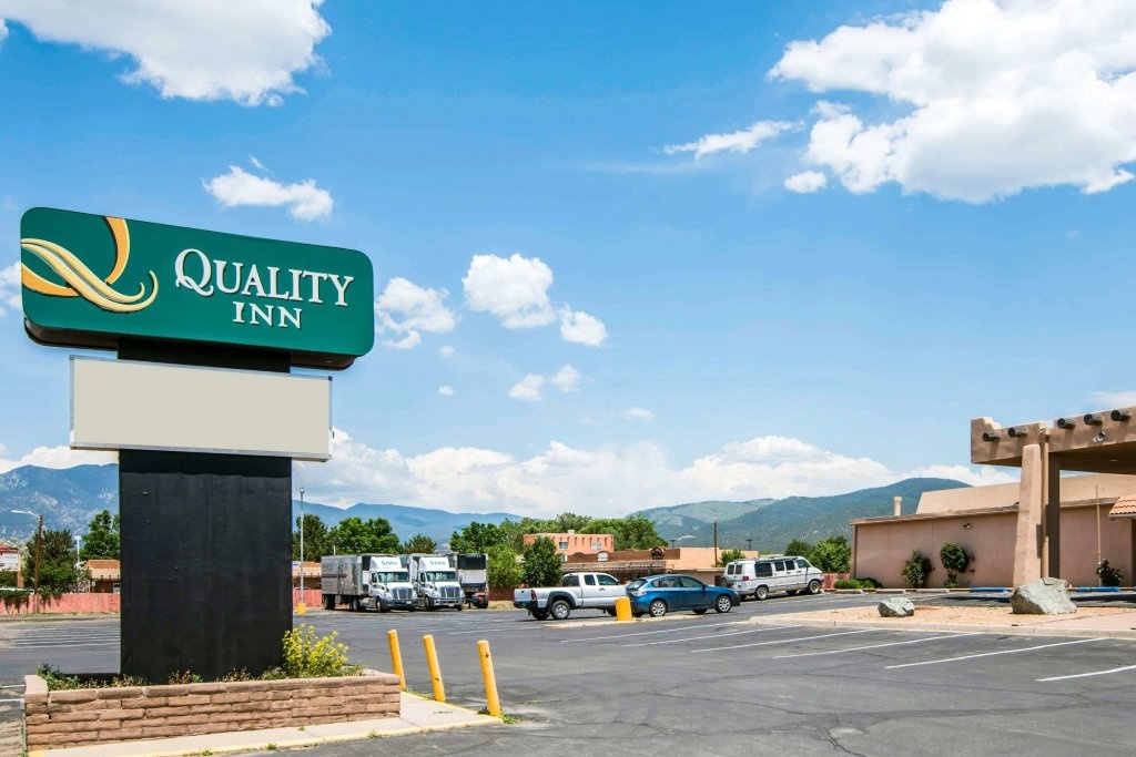 Quality Inn Taos 2*