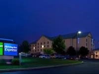 Holiday Inn Express Breezewood 2*