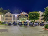 Comfort Suites Lufkin 2*