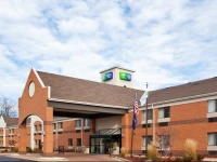 Holiday Inn Express Hotel & Suites Brighton 2*