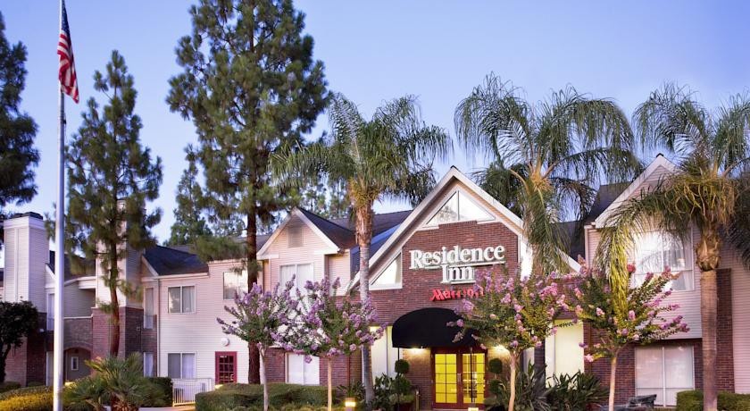 Residence Inn Bakersfield 3*