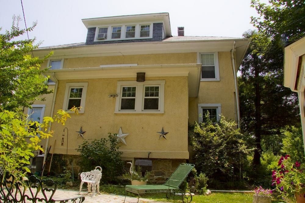 Paradise Bed and Breakfast 2*