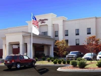 Hampton Inn Maysville 2*