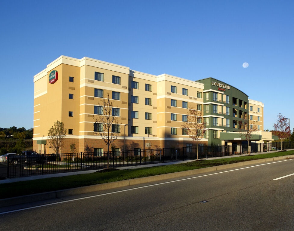 Courtyard Pittsburgh Airport Settlers Ridge 3*