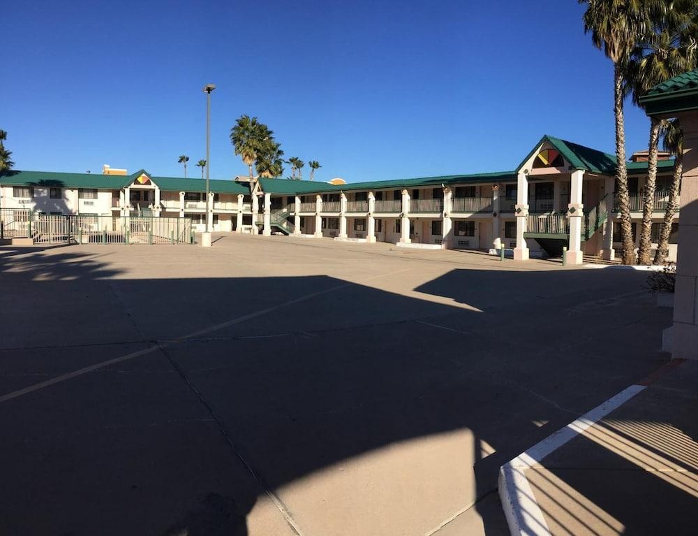 Days Inn Safford 2*