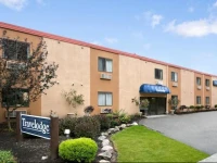 Travelodge Lakewood 2*
