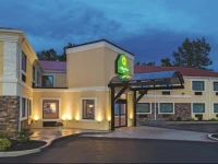 La Quinta Inn Buffalo Airport 2*