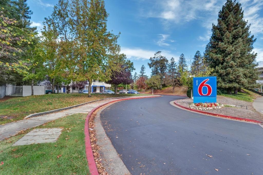 Motel 6 Santa Rosa North 2*
