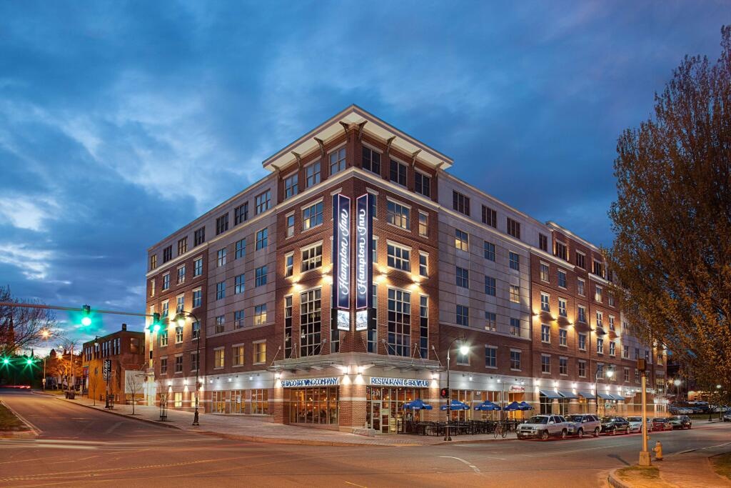 Hampton Inn Portland Downtown - Waterfront 3*