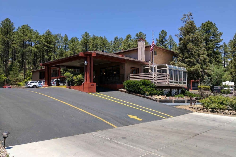 Comfort Inn at Ponderosa Pines 2*
