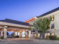 Hampton Inn Wichita-East 3*