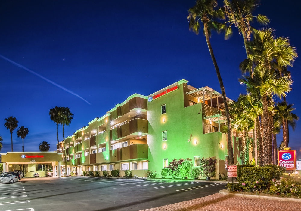 Comfort Suites Huntington Beach 2*
