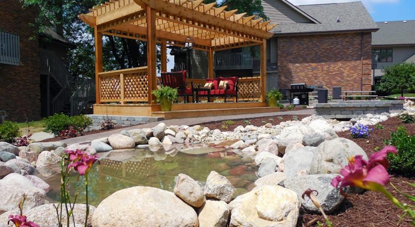 Eastland Suites Hotel & Conference Center 3*