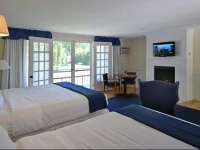 Colonial Inn Harbor Springs 2*