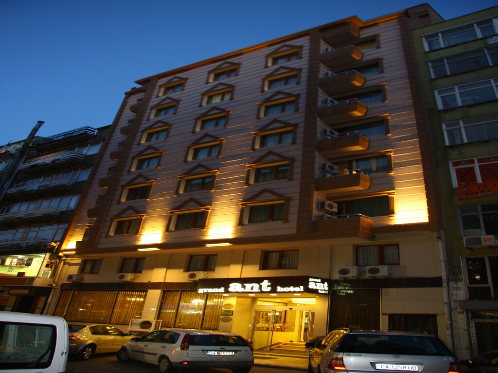 Grand Ant Hotel 3*