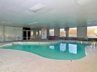 Econo Lodge Inn & Suites Salina 3*
