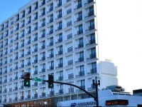 Pullman Plaza Hotel 3*