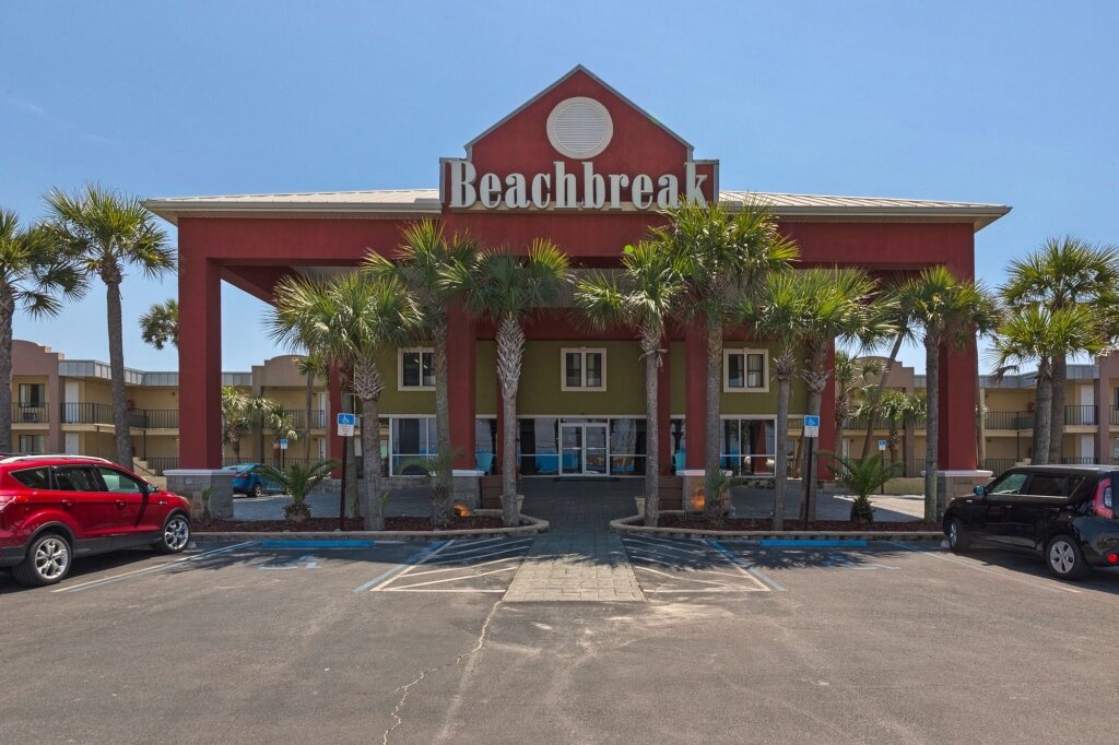 Beachbreak by the Sea 2*