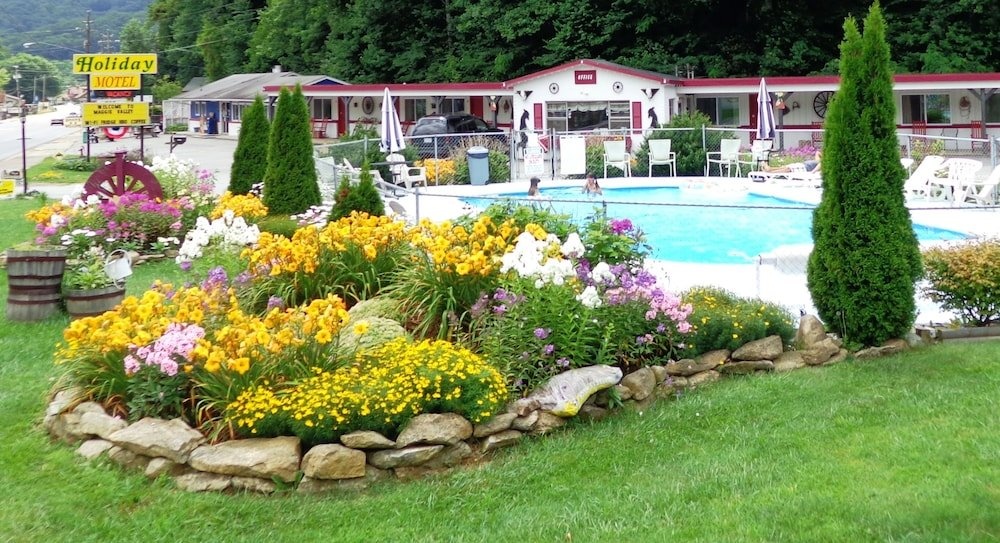 A Holiday Motel 2*
