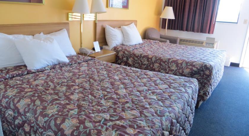 Days Inn Kingdom City 2*
