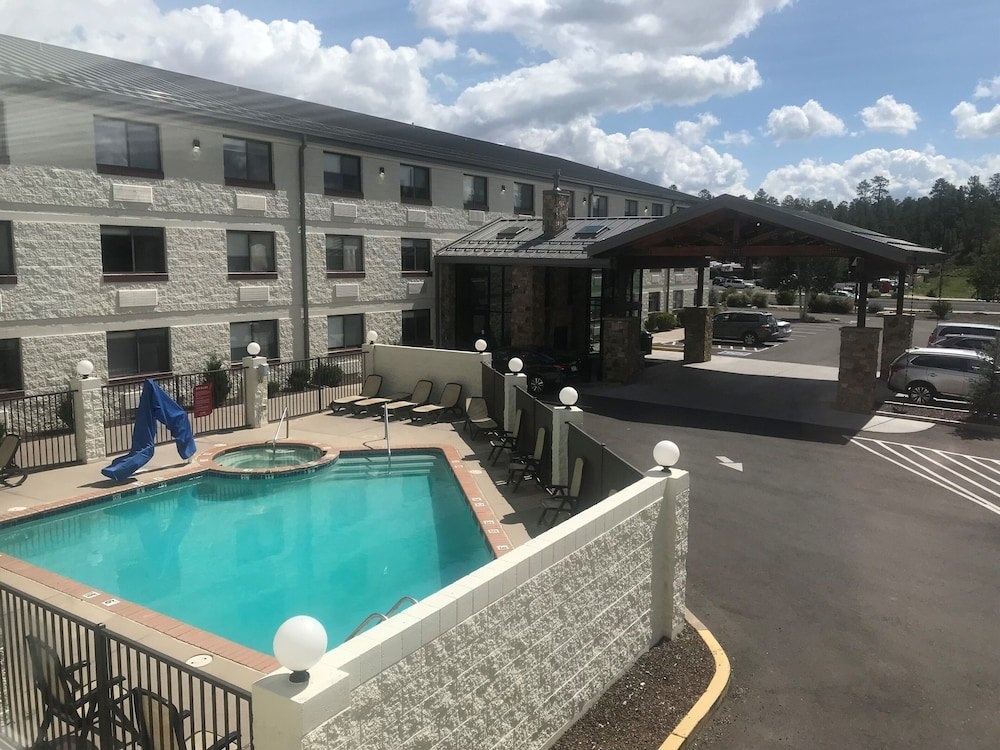 Red Feather Lodge 2*