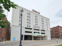 Hampton Inn Massillon 3*