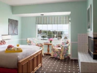 Inn at Oyster Point 3*