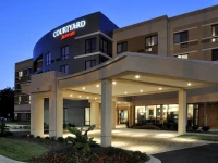 Courtyard Clarksville 3*