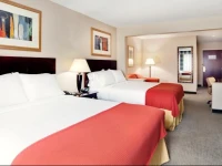 Holiday Inn Express & Suites Bradley Airport 2*