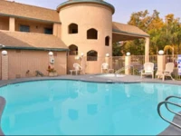 Super 8 Bakersfield 2*