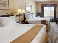 Holiday Inn Express Hotel & Suites Marina 3*